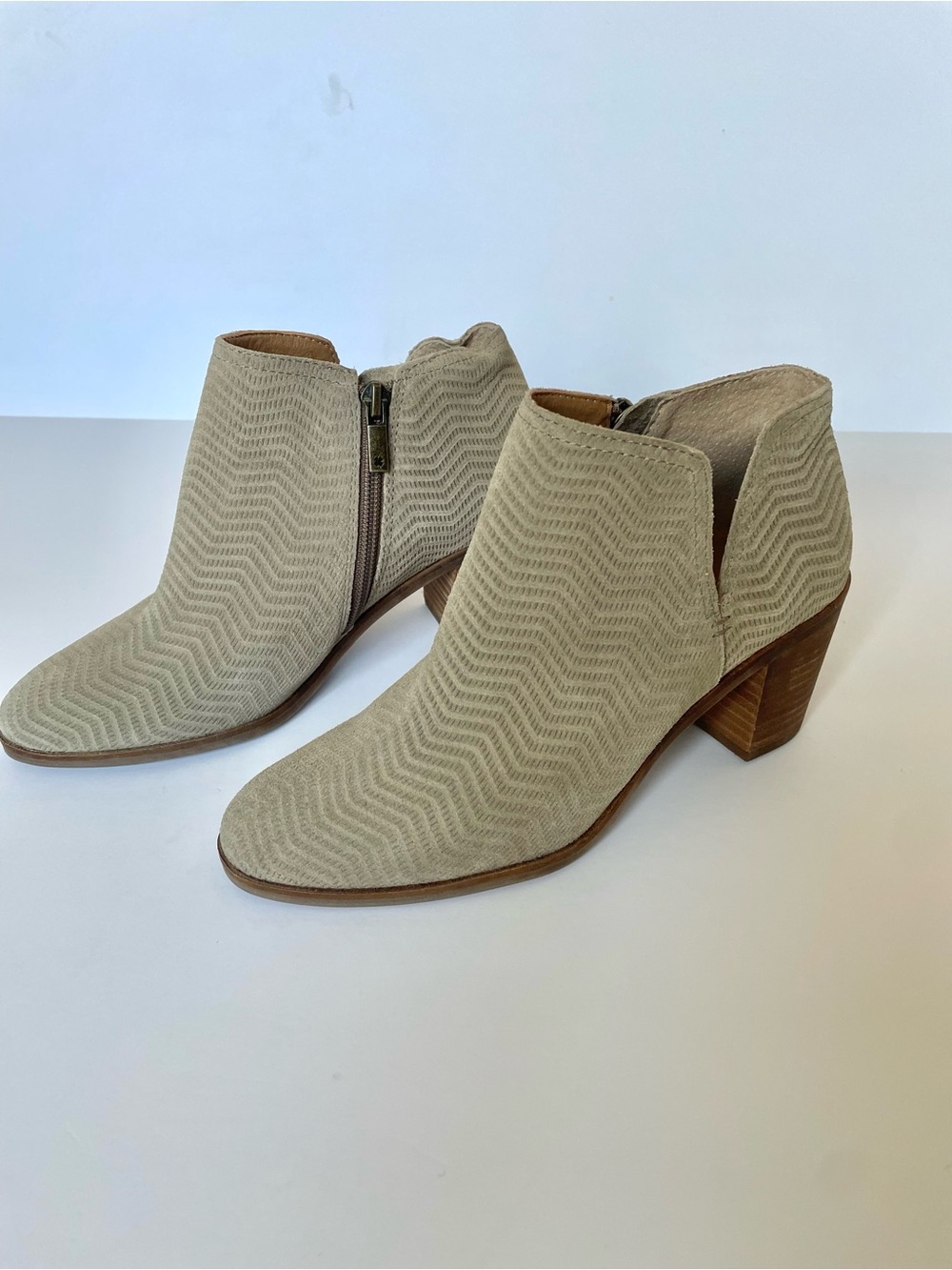 Lucky Brand Womens Beige Chevron Suede Ankle Booties